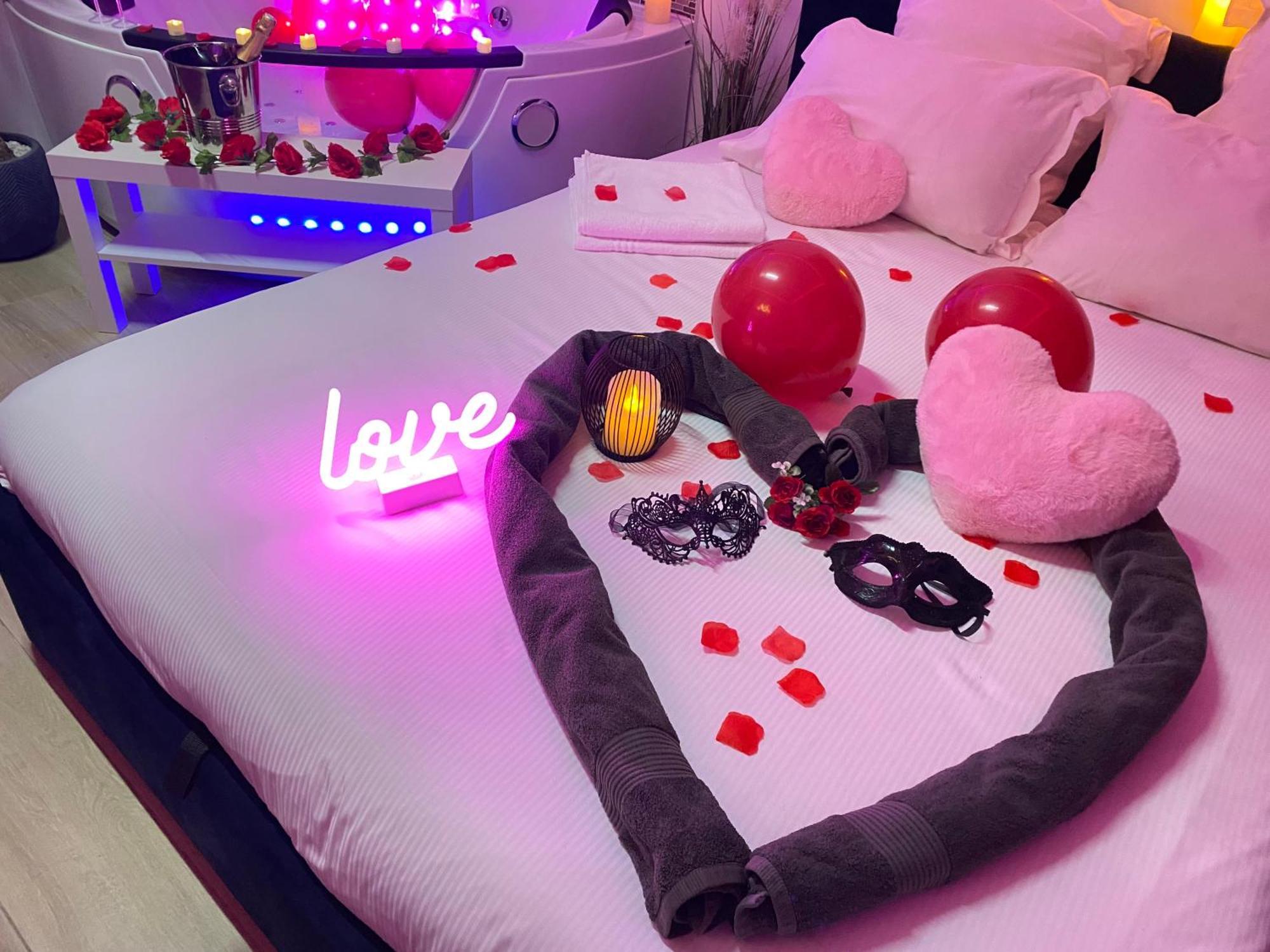 L'Escale Balneo'Romantique - Loveroom - Jacuzzi & Petit Dejeuner 빌리에쉬르마른 외부 사진
